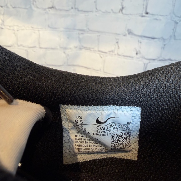 Nike Black and White Sneakers with Orange Detail - Picture 5 of 5